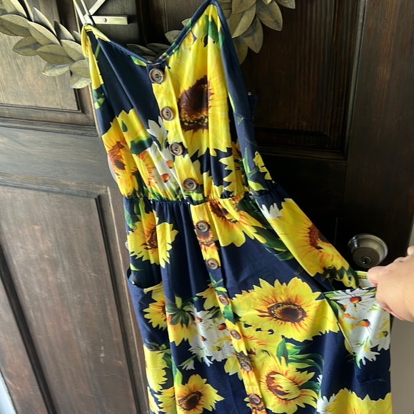 Dresses & Skirts - NWT- sunflower dress with pockets and stretchy back and waist
